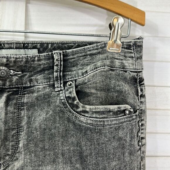 Chico’s Bootcut Jeans Size 0.5 (6) Ultimate Fit Barely Flare Denim - Picture 5 of 16